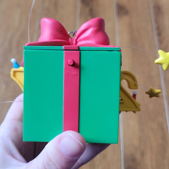 🌟FWP🌟 / 4/$10 - 2007 "Let's Party" Heirloom Ornament Collection - Picture 2 of 5